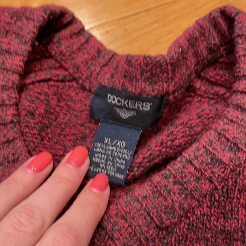 DOCKERS 21. XL men’s sweater. Some fading around the collar as pictured - Picture 4 of 7